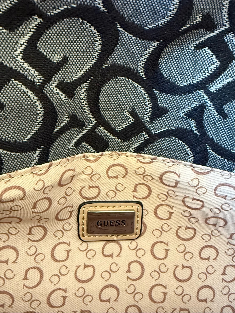 Guess Black Gray Monogram Shoulder Bag Y2K Mini
Purse Gold Logo Clasp - Picture 3 of 8
